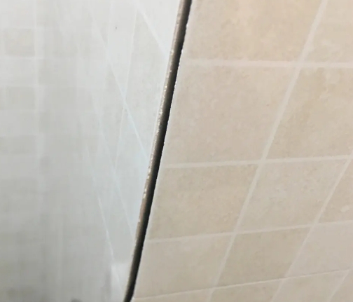 诸暨瓷砖空鼓维修公司分享阳台瓷砖脱落的修复过程可以分为以下几个步骤